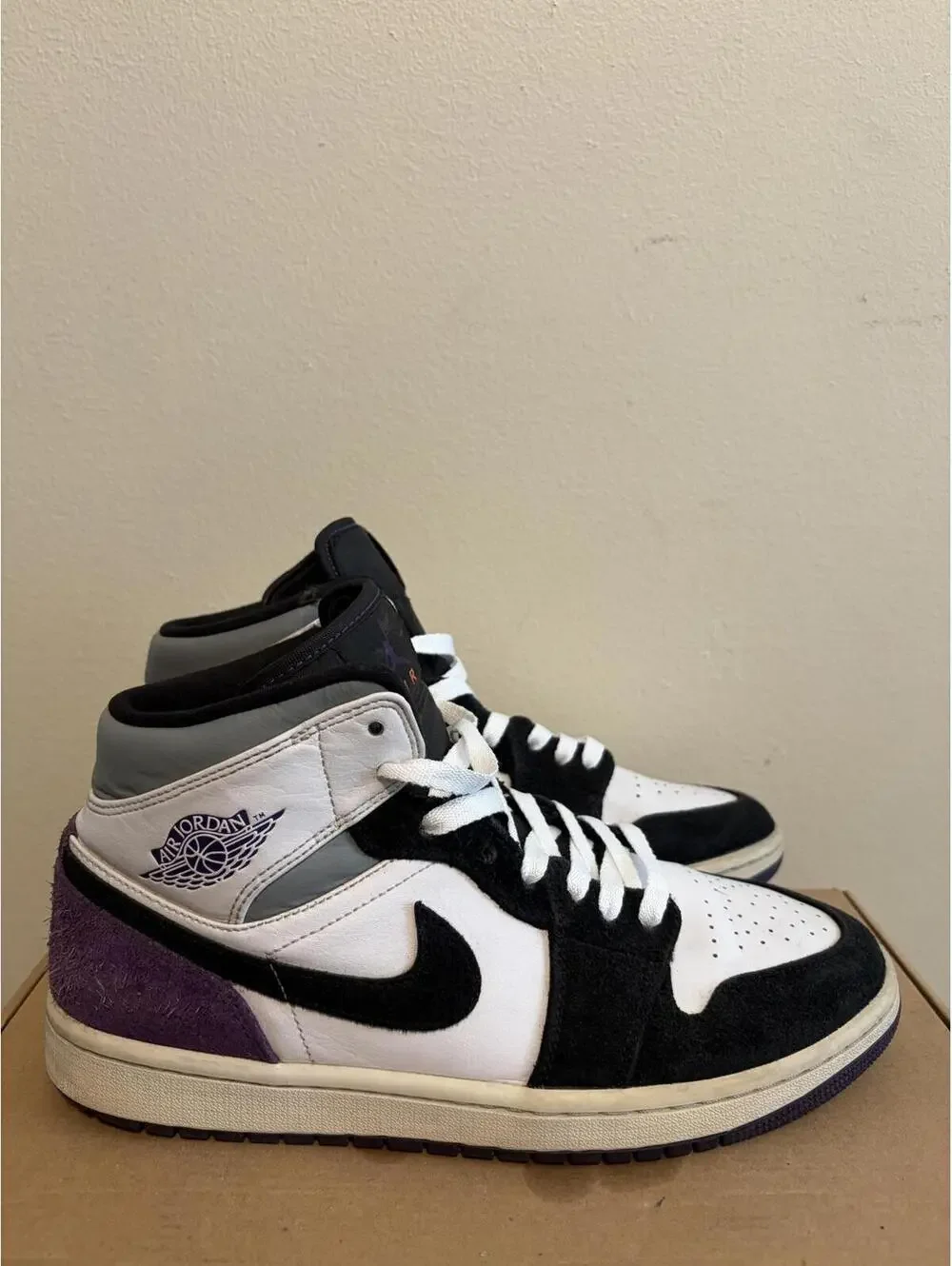 Air Jordan 1 Men's Mid Varsity Purple Suede Shoe (Size 8.5)